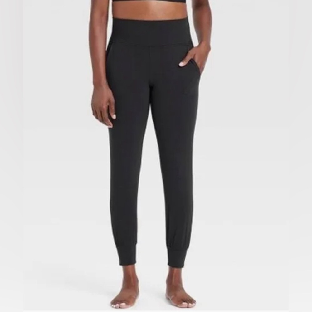 All In Motion Women's Everyday Soft High-Rise Jogger Pants - Black M